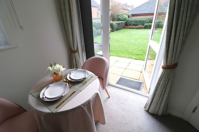 Flat 2, Astonia Lodge,, Pound Avenue, Hertfordshire photo 4
