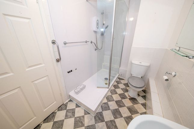 7 Annes Court, Sea Front, Hayling Island photo 4