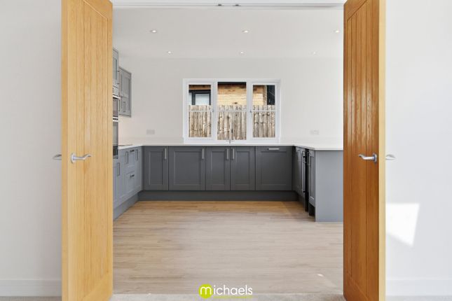2, Oaktree Place, Colchester photo 4