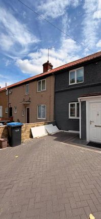 Studio flat on 16A, The Link, Enfield, £1,900/mo