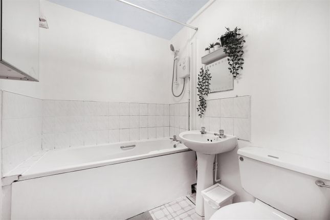 Flat for sale in Horsenden Lane North, Perivale, Greenford