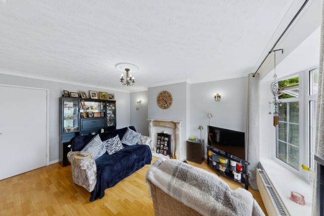 11 Roscoes Court, Bolton photo 2