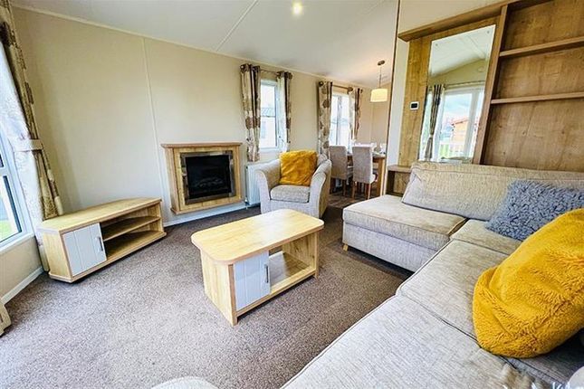 Thumbnail Mobile/park home for sale in Sleaford Road, Tattershall, Lincoln