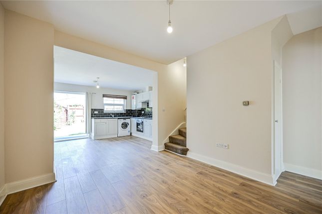 63, Morley Avenue, London photo 2