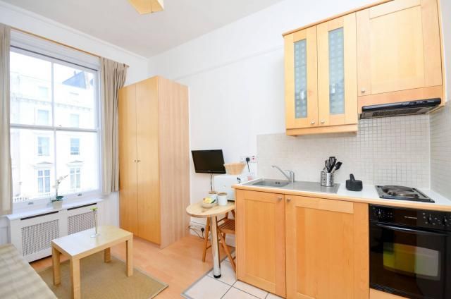 Thumbnail Studio to rent in Belgrave Road, Pimlico, London