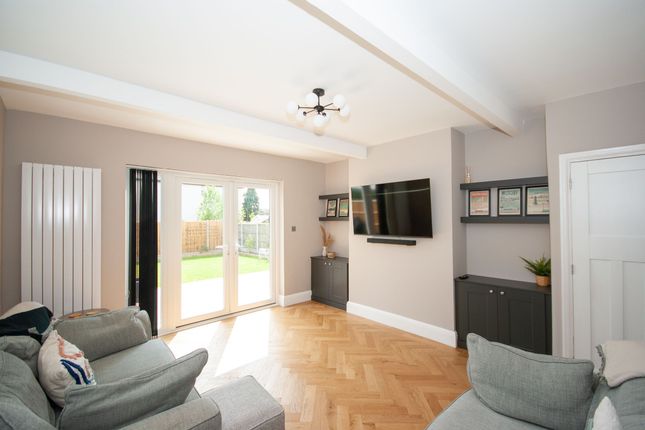 24 Stirling Avenue, Leigh-on-Sea photo 4
