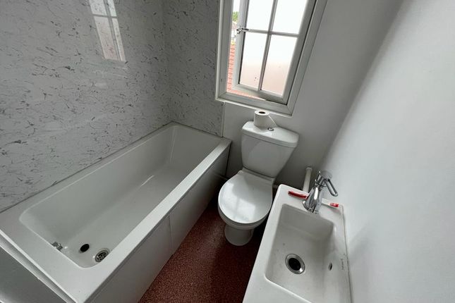 21, Townsend Road, Southall photo 2