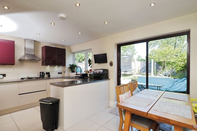 8, Jayne Close, Nottingham photo 4