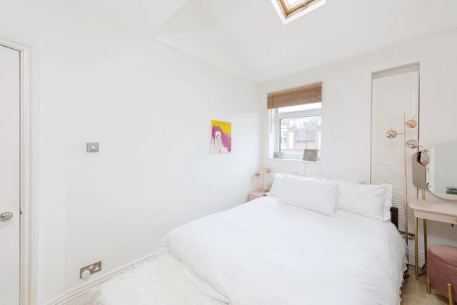 Flat to rent in Lisburne Road, South End Green