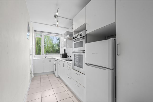 Flat 12, Embassy Lodge, Regents Park Road, London photo 4