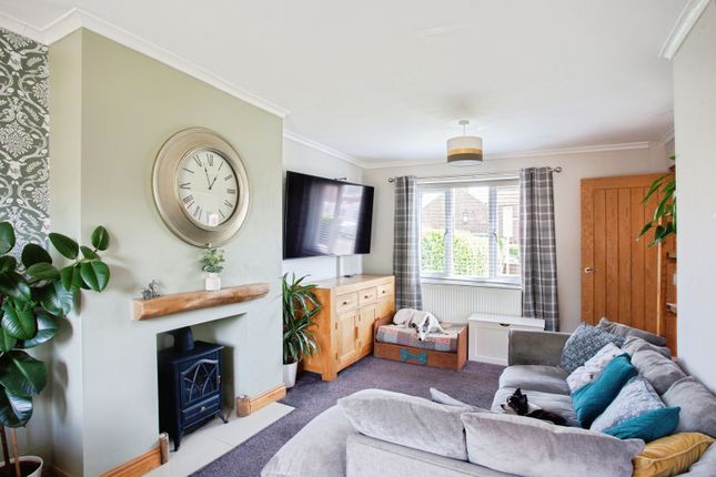 24, Royds Close Crescent, Rotherham photo 4