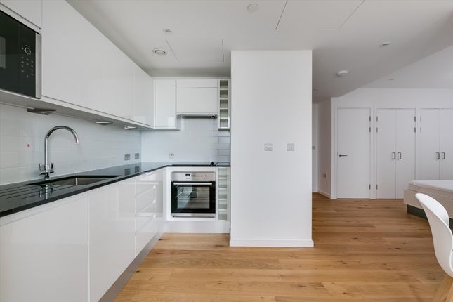 Flat 189, Wood Lane, White City photo 4