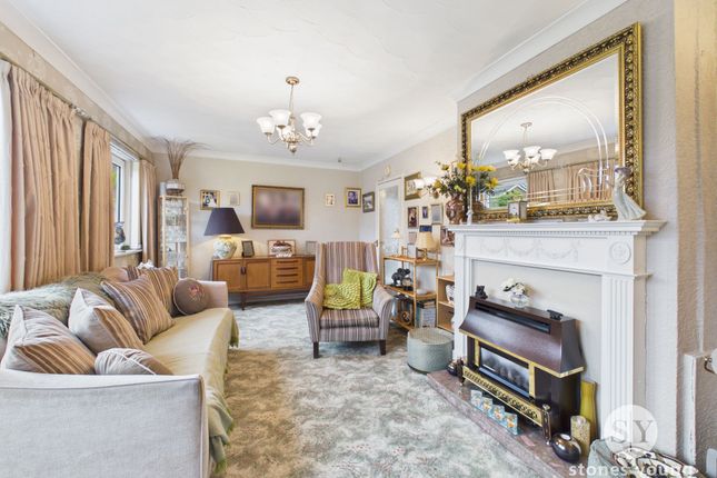 4 Hollies Close, Blackburn photo 3