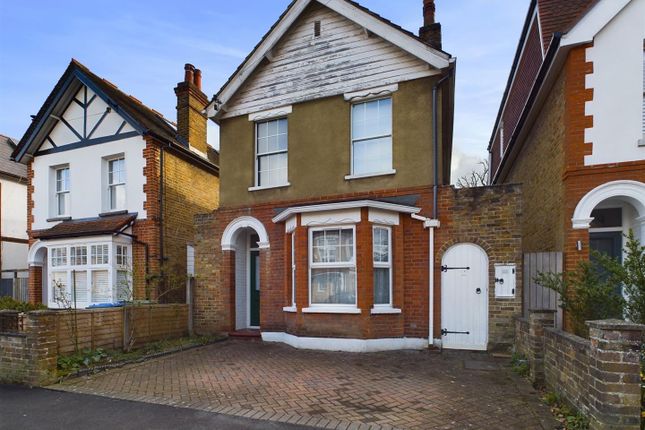 Thumbnail Detached house for sale in Kings Road, Walton-On-Thames