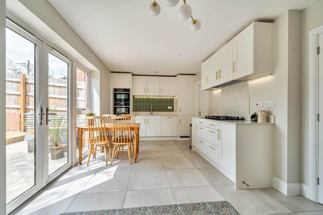1 Willow End, Winchester photo 4