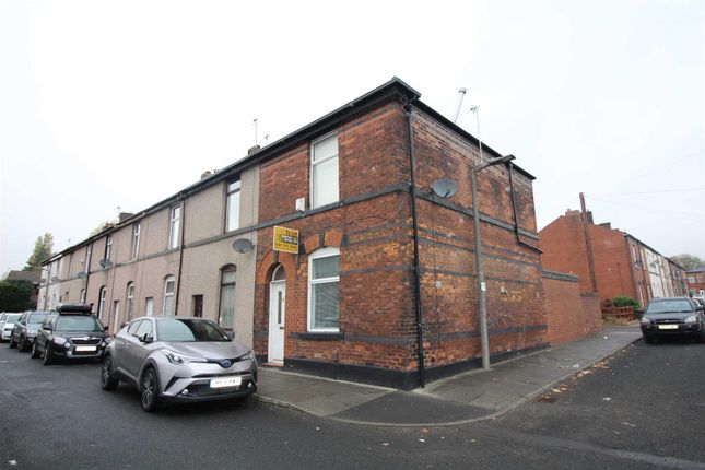 2 bed end terrace house to rent in Holly Street, Bury BL9
