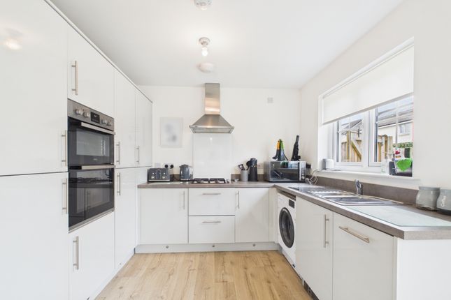 4, Ullapool Grove, Bishopton photo 3