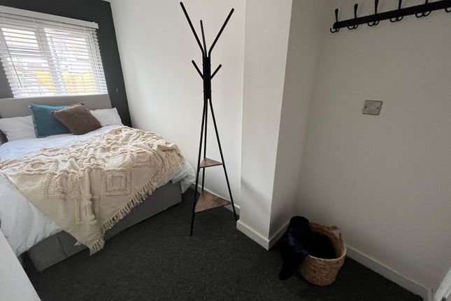Room to rent in 12 Lowestoft Rd, Watford