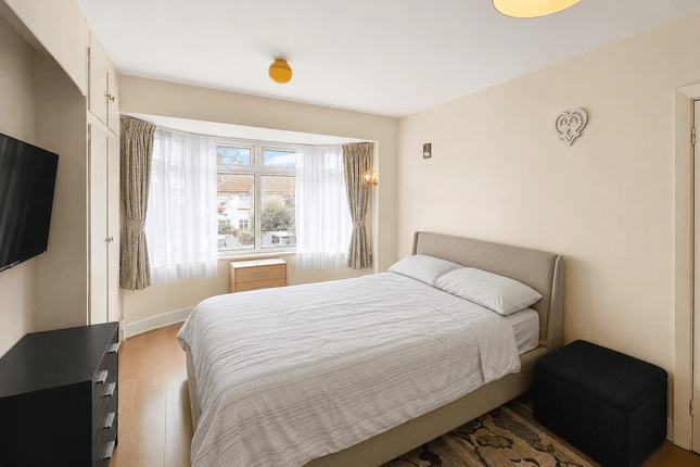 49 Cranleigh Gardens, Harrow photo 2