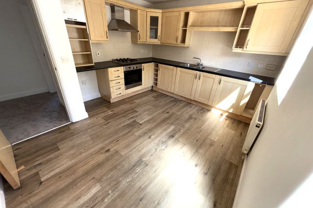 41, Gatcombe Way, Telford photo 4