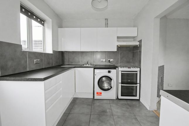 21, Trenchard Close, Hersham Village photo 4