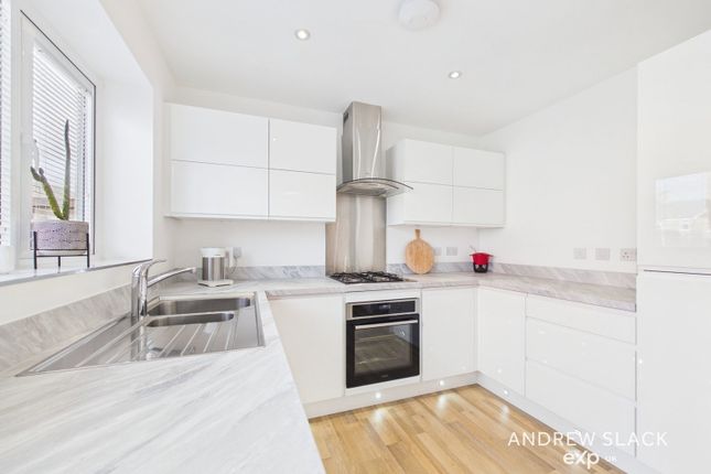 37, Red Fox Avenue, Sutton in Ashfield photo 3