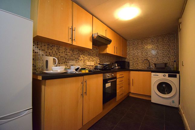 Basement Flat, Northampton photo 5