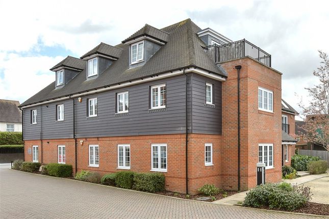 2-bed flat on William Way, Godstone, £300,000