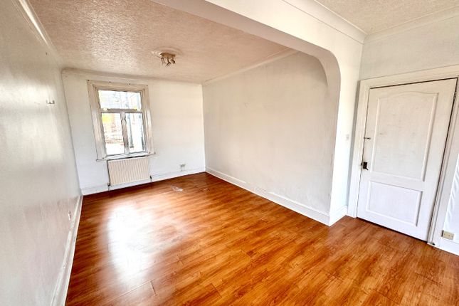 4 Nithdale Road, Shooters Hill, London photo 4