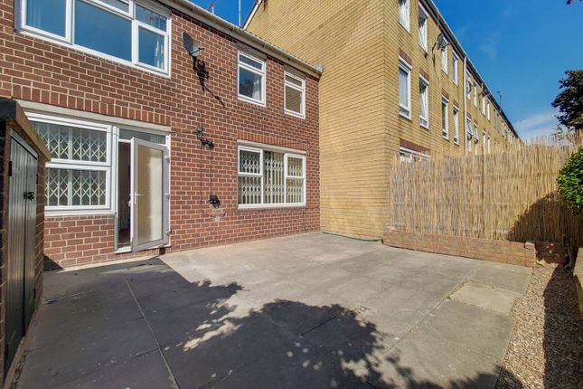 Thumbnail Property to rent in Evans Close, Hackney, London