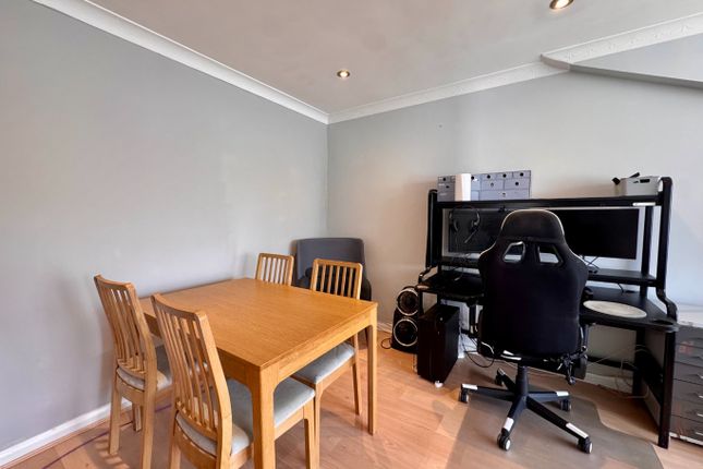 10, Langley Park, London photo 3