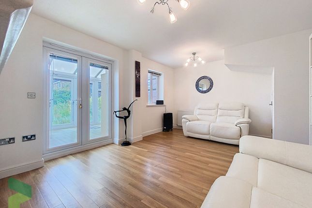 35, The Meadows, Darwen photo 4