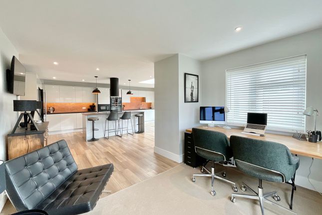 4c Valley Road, Stone photo 5