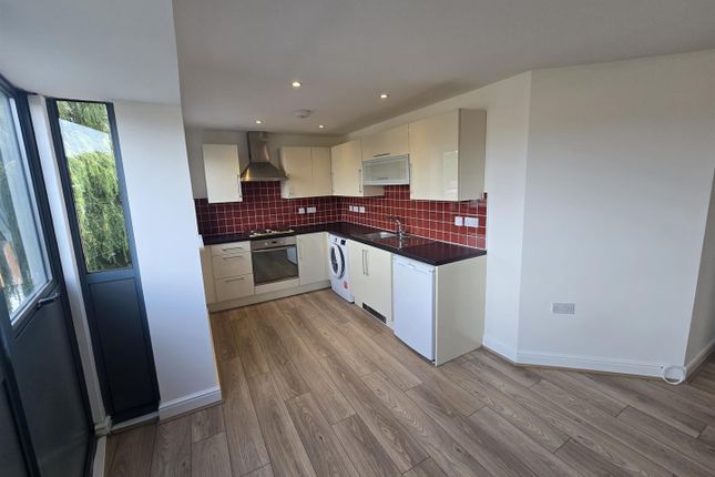 18, Carolgate Court, Retford photo 2