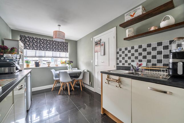 49 Lakeside Avenue, Faversham photo 2