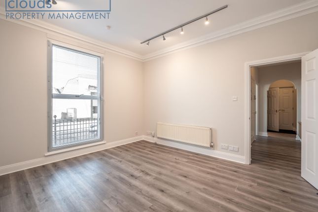 Thumbnail Flat to rent in East London Street, Edinburgh