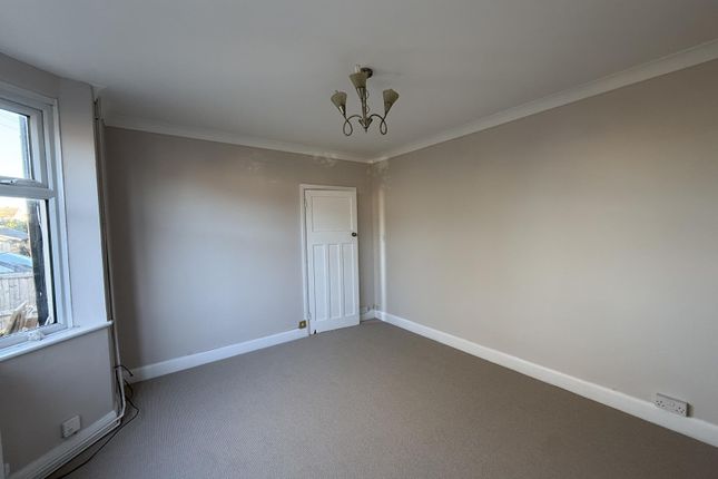 194 Kirkley Run, Lowestoft photo 3