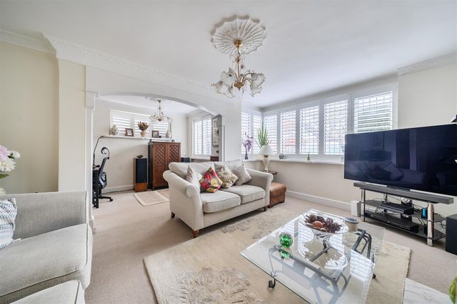 17, Willett Close, Petts Wood photo 3