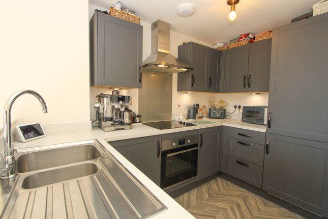 335, Dowsell Way, Yate photo 3