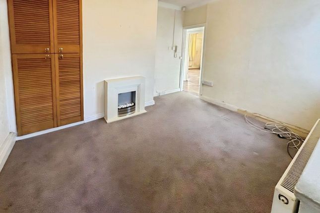 52 High Street, Bridgend photo 5