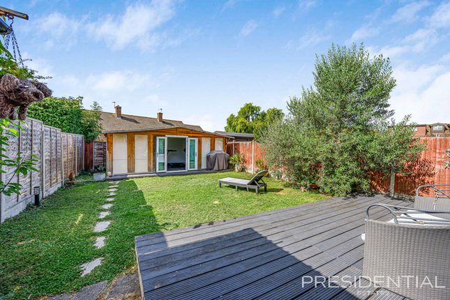 17 Brady Avenue, Loughton photo 4