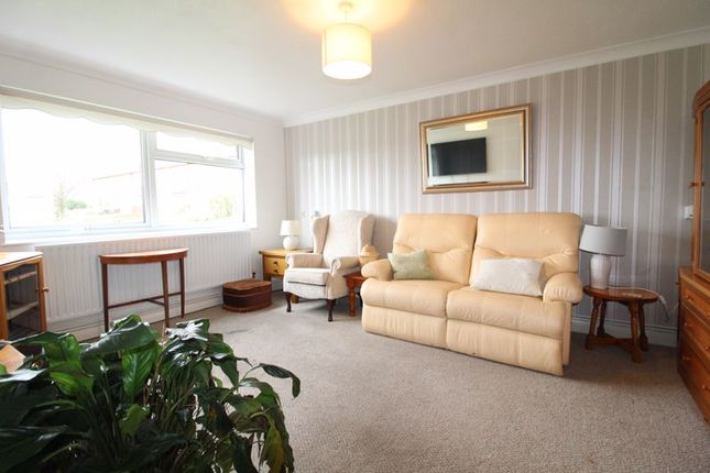 5, Prince Charles Avenue, Dartford photo 3
