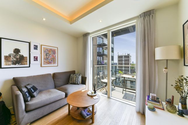 Flat for sale in Park Vista Tower, 21 Wapping Lane