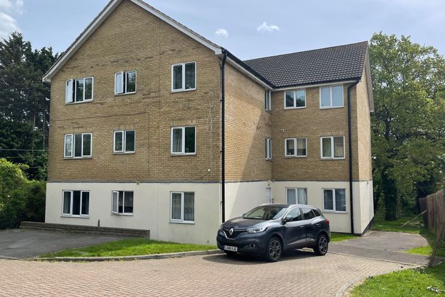 Flat to rent in Cherwell Grove, South Ockendon