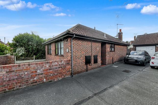 2-bed bungalow on 14, Parsons Heath, Colchester, £290,000