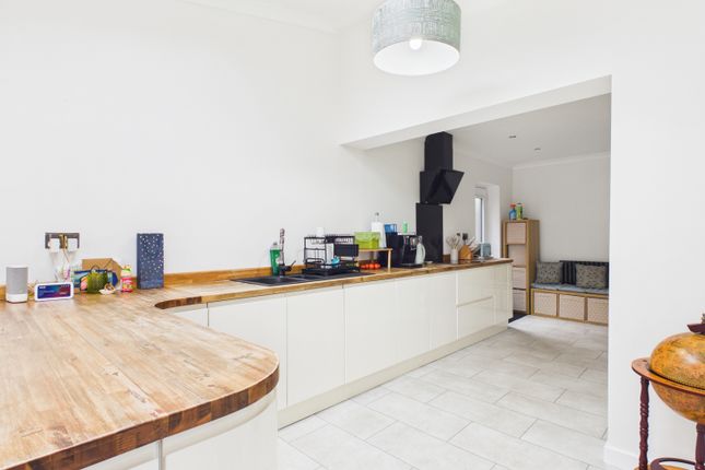 29, Southwell Gardens, Ashton-under-Lyne photo 2