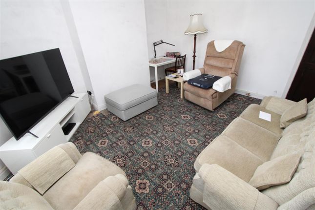 94, Bolton Drive, Bradford photo 4