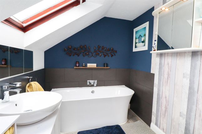 Principle En Suite Bathroom