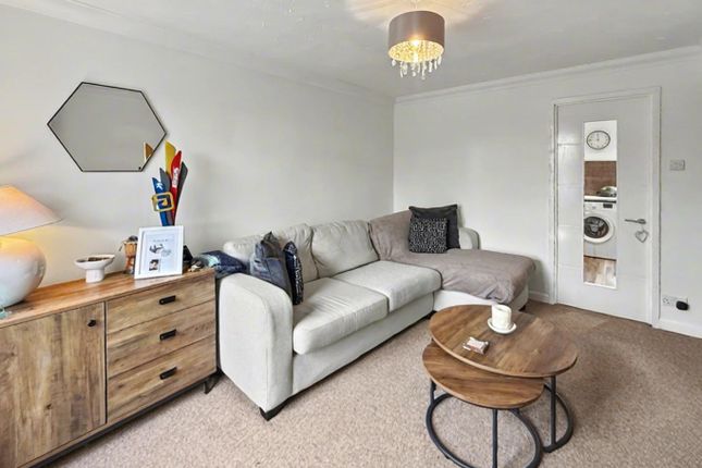 41, Stanley Way, Daventry photo 3