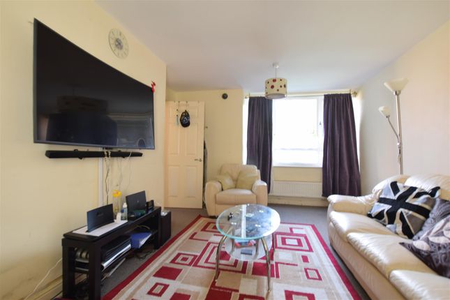 Flat for sale in Tinsdale Walk, Middleton, Manchester